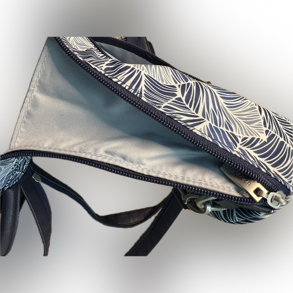 Baggallini Metro Convertible Backpack with RFID Wristlet - Picture 6 of 12